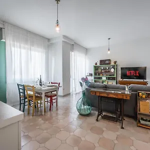 Dalla Bruna - Above The Roofs Of The Centre Appartement